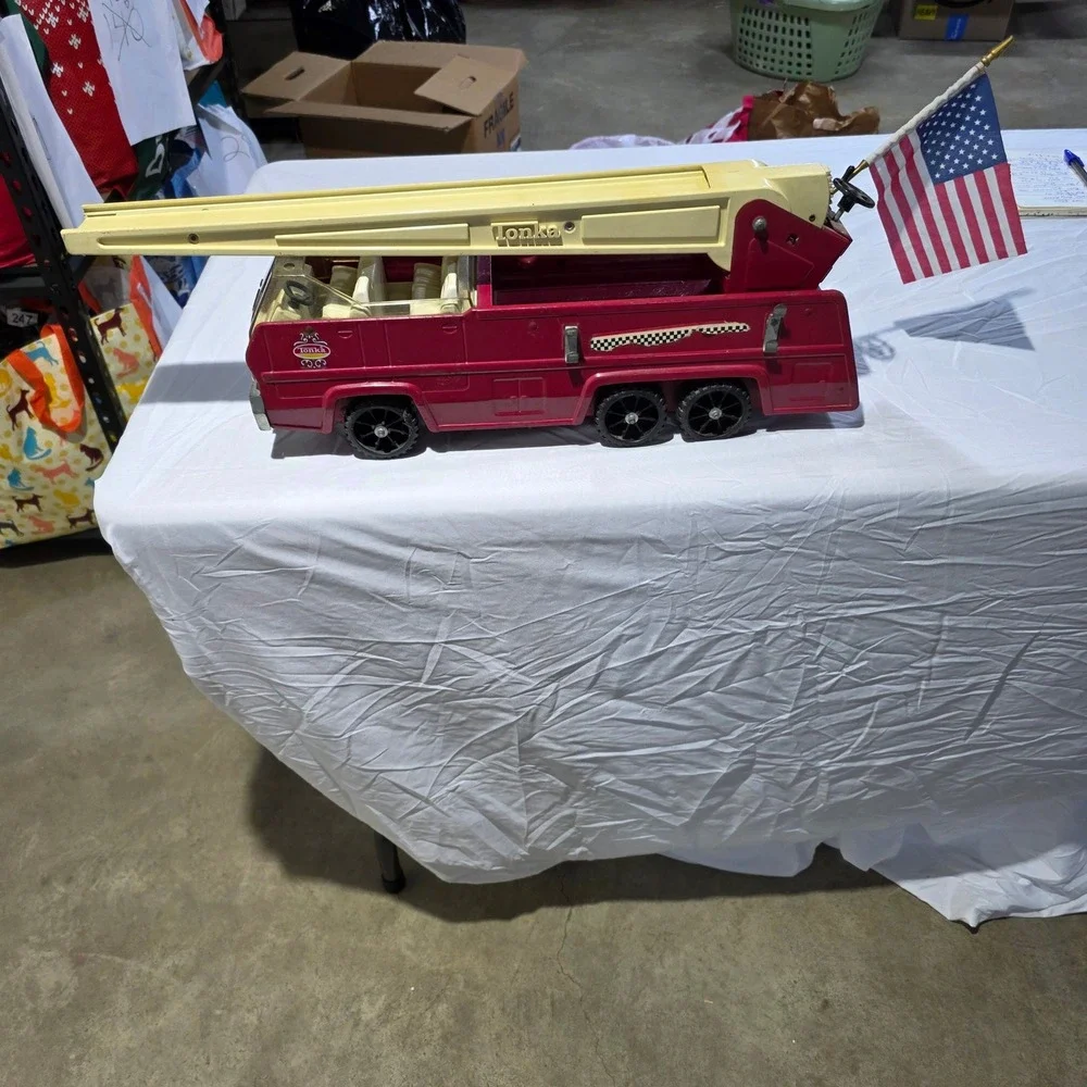 Vintage Tonka Fire Truck Pressed Steel Red Extendable Ladder American Flag Toy